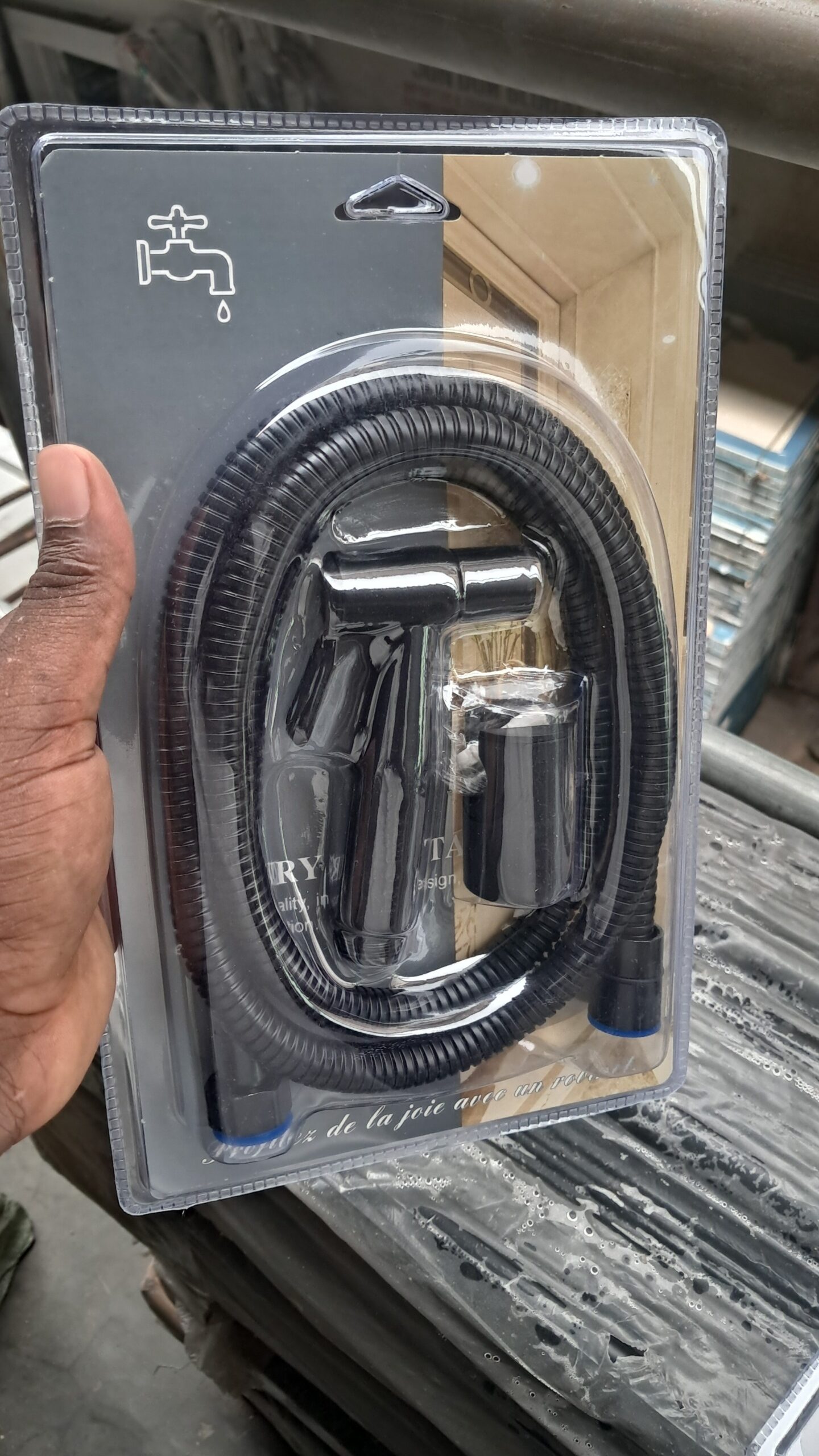 Round pressing shower